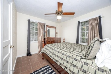Money - Maker! Three-bedroom, two-bath fully furnished home in - photo 28