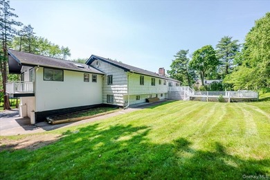 Welcome to this sprawling sunlit ranch with vaulted ceilings and - photo 29