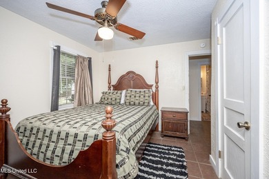 Money - Maker! Three-bedroom, two-bath fully furnished home in - photo 30