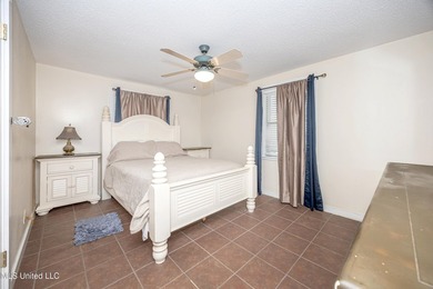 Money - Maker! Three-bedroom, two-bath fully furnished home in - photo 31