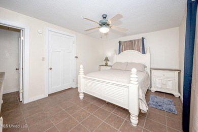 Money - Maker! Three-bedroom, two-bath fully furnished home in - photo 32