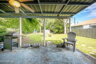 Money - Maker! Three-bedroom, two-bath fully furnished home in - photo 34