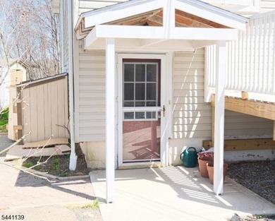 Here's a fantastic opportunity for an owner-occupied investment - photo 5