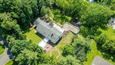 Welcome to this sprawling sunlit ranch with vaulted ceilings and - photo 35
