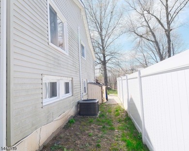 Here's a fantastic opportunity for an owner-occupied investment - photo 7