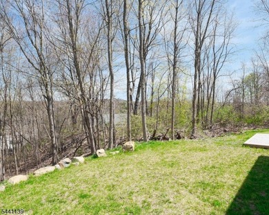 Here's a fantastic opportunity for an owner-occupied investment - photo 8