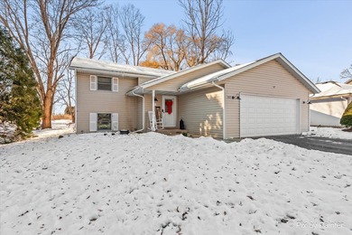Candlewick Lake Home For Sale in Poplar Grove Illinois
