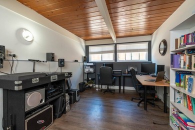 Welcome to this beautifully maintained 4-bedroom, 2.5-bath home - photo 20