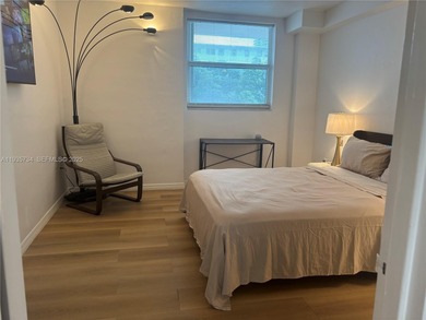 **Charming 1-Bedroom Apartment on Lincoln Road** Discover your