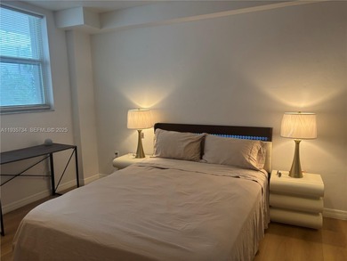 **Charming 1-Bedroom Apartment on Lincoln Road** Discover your