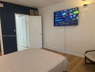 **Charming 1-Bedroom Apartment on Lincoln Road** Discover your