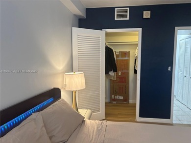 **Charming 1-Bedroom Apartment on Lincoln Road** Discover your