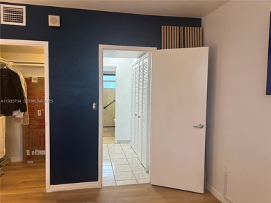 **Charming 1-Bedroom Apartment on Lincoln Road** Discover your