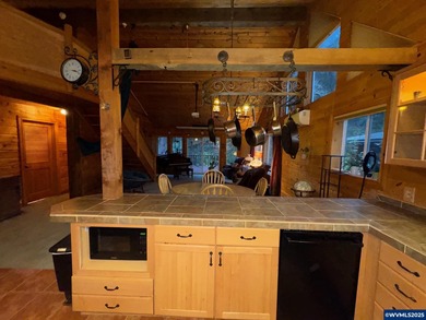 Story Book Creek Front Cottage on Bear Creek. Country setting