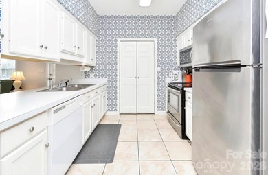 Welcome to your dream coastal getaway! Perfectly situated - photo 5