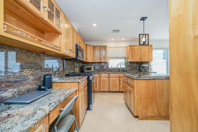Welcome to 274 Retford Avenue! This beautiful broadside ranch is - photo 19