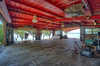Discover a rare UNRESTRICTED waterfront retreat on Toledo Bend - photo 22