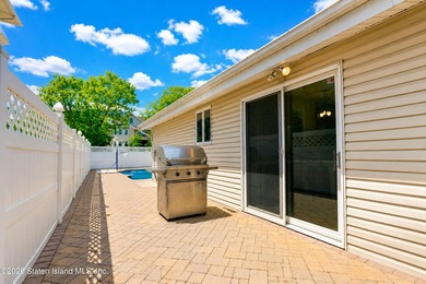 Welcome to 274 Retford Avenue! This beautiful broadside ranch is - photo 31