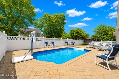 Welcome to 274 Retford Avenue! This beautiful broadside ranch is - photo 33