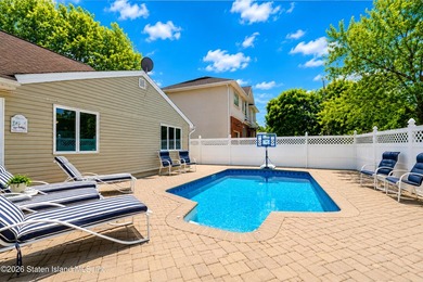 Welcome to 274 Retford Avenue! This beautiful broadside ranch is - photo 37