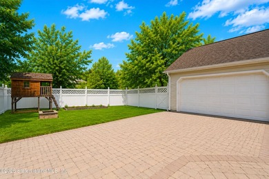 Welcome to 274 Retford Avenue! This beautiful broadside ranch is - photo 39