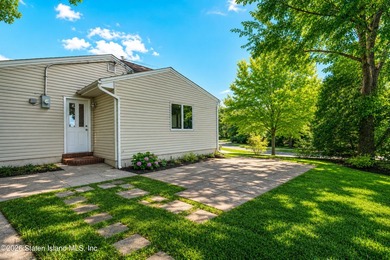 Welcome to 274 Retford Avenue! This beautiful broadside ranch is - photo 42