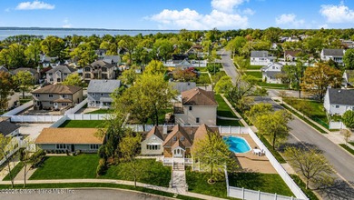 Welcome to 274 Retford Avenue! This beautiful broadside ranch is - photo 43