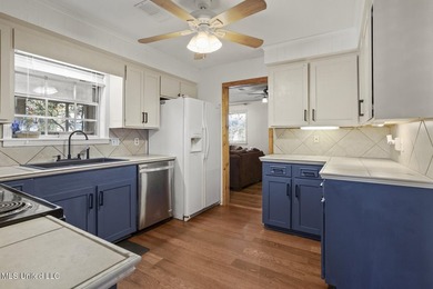 Come Check out this wonderful home in the secluded neighborhood - photo 9