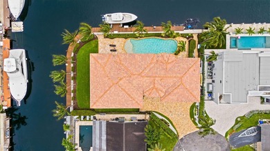 Stunning deep-water point-lot estate in exclusive Harbor Village - photo 2