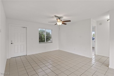 Move-In Ready SW Cape Coral Home and No Flood Zone! This clean - photo 12