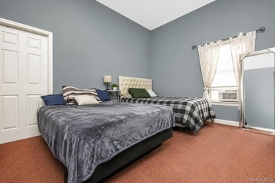 Welcome to this beautifully maintained 6-bedroom, 2-bath - photo 15