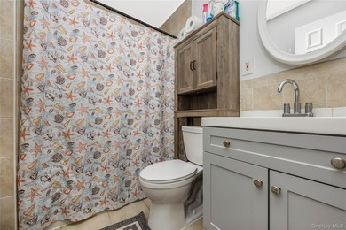 Welcome to this beautifully maintained 6-bedroom, 2-bath - photo 16