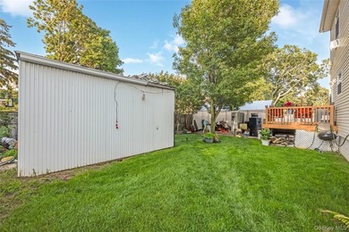 Welcome to this beautifully maintained 6-bedroom, 2-bath - photo 17