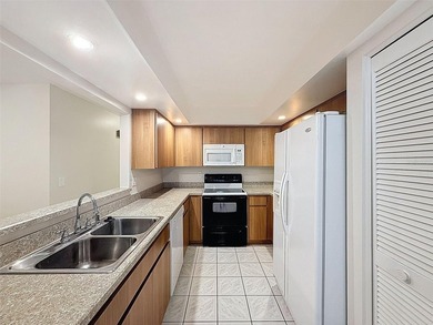 Tasteful move-in ready Condo in Beautiful Timber Oaks on - photo 22
