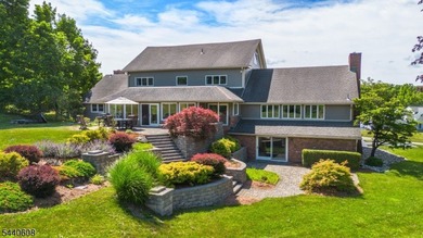 AN EXTRAORDINARY PRIVATE ESTATE RETREAT ON OVER 3 BEAUTIFULLY - photo 5