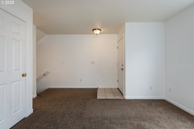Nice and clean St Helens duplex with good rental history. Both - photo 4