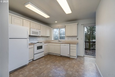 Nice and clean St Helens duplex with good rental history. Both - photo 5