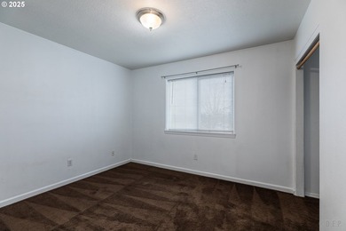Nice and clean St Helens duplex with good rental history. Both - photo 7