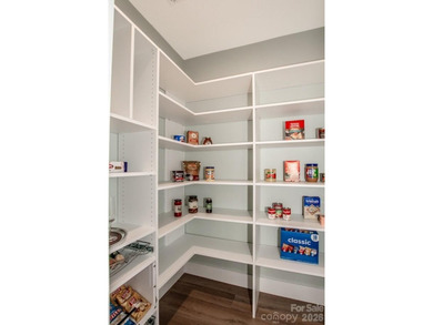 Priced to sell this better than new, move-in ready, light filled - photo 14