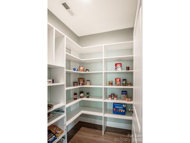 Priced to sell this better than new, move-in ready, light filled - photo 15
