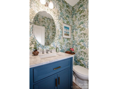 Priced to sell this better than new, move-in ready, light filled - photo 19