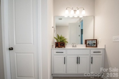 Priced to sell this better than new, move-in ready, light filled - photo 25