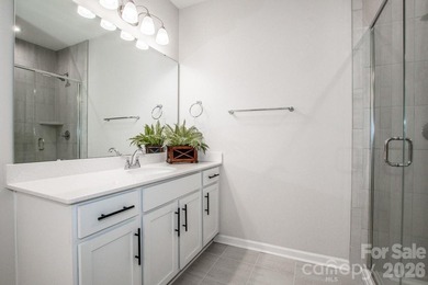 Priced to sell this better than new, move-in ready, light filled - photo 26