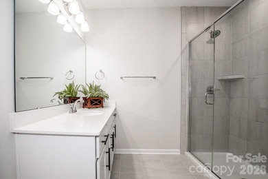 Priced to sell this better than new, move-in ready, light filled - photo 27