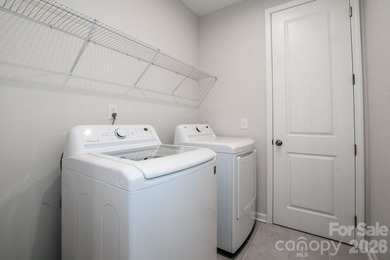 Priced to sell this better than new, move-in ready, light filled - photo 28