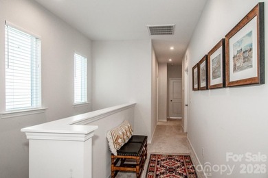 Priced to sell this better than new, move-in ready, light filled - photo 29