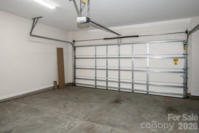 Priced to sell this better than new, move-in ready, light filled - photo 33