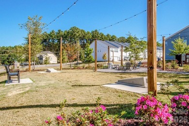 Priced to sell this better than new, move-in ready, light filled - photo 36