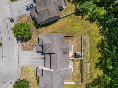 Perhaps the nicest 4 Bedroom home on Brunswick Landing. Easy - photo 47