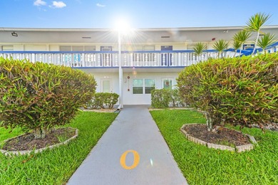Beautiful 2nd floor 2 bed/1.5 baths lakefront condo with - photo 2